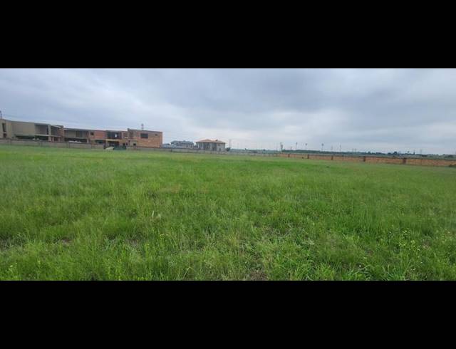 LAND FOR SALE IN PARKRAND